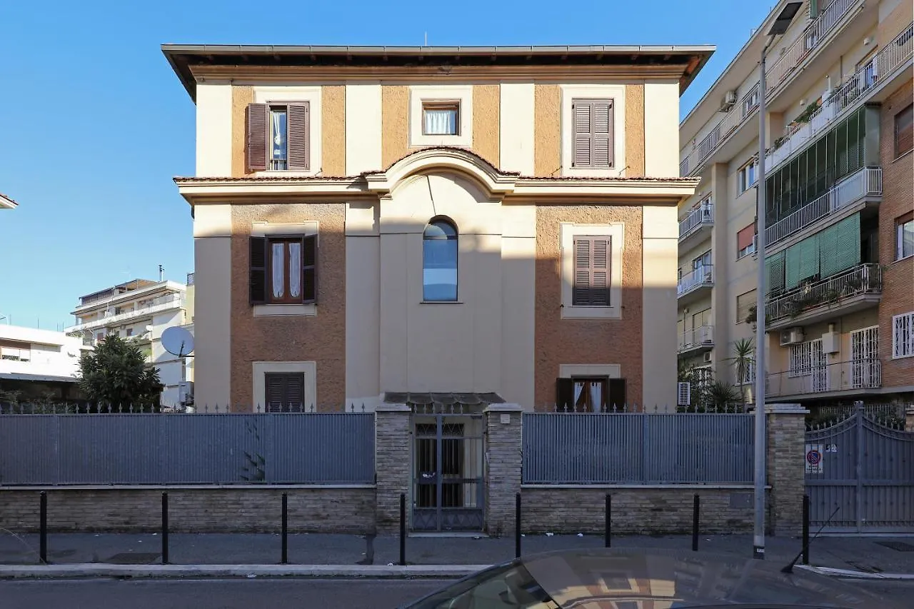 Cornelia - Charme Apartment Roma 0*,